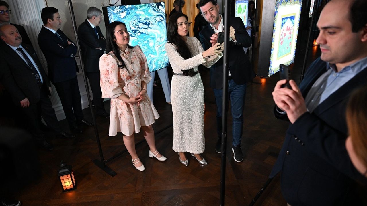 İstanbul Dijital Sanat Festivali'nin Ön Gösterimi Paris'te Gerçekleşti