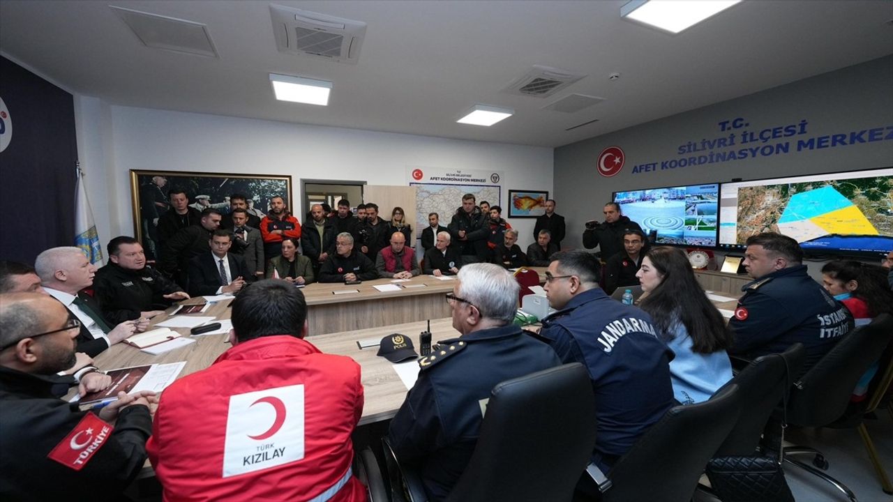 İstanbul Valisi Davut Gül Başkanlığında Silivri ve Büyükçekmece'de Deprem Toplantısı Yapıldı