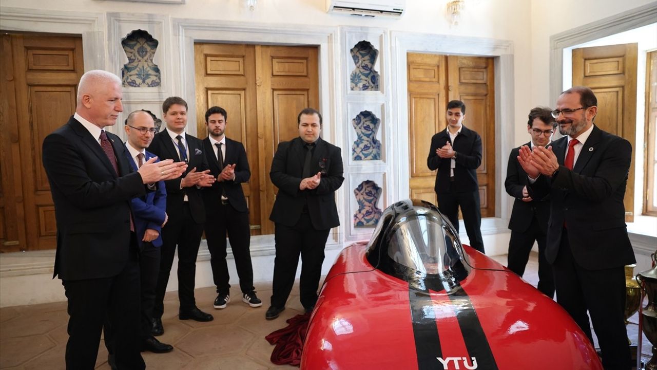 İstanbul Valisi Davut Gül, ICARUS Elektrikli Yarış Aracının Tanıtım Törenine Katıldı