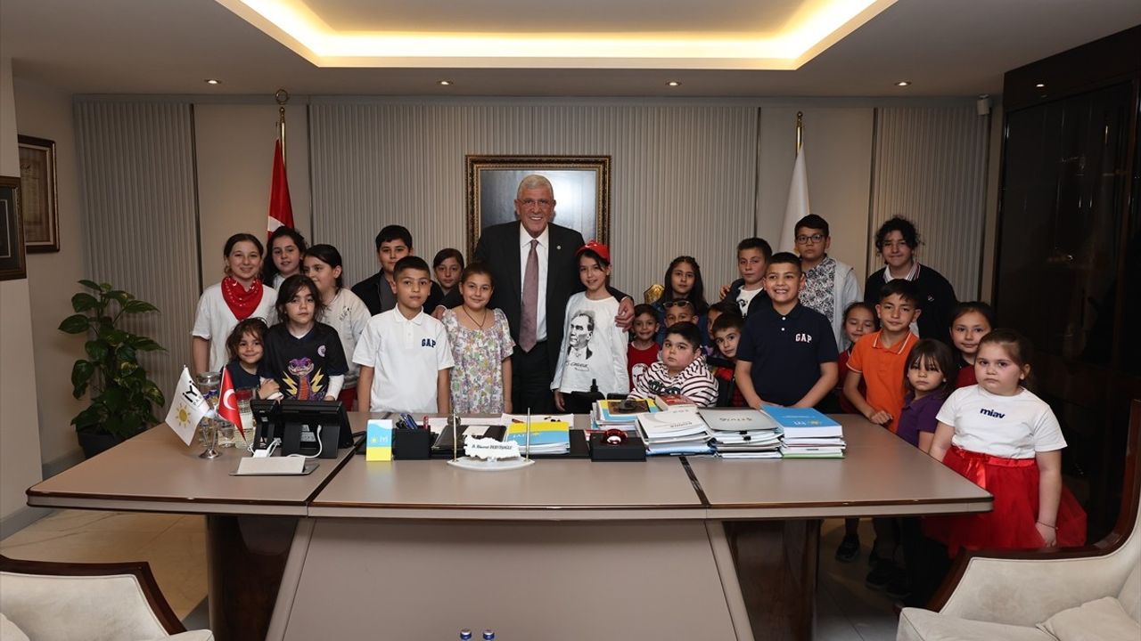 İYİ Parti Genel Başkanı Dervişoğlu, 23 Nisan'da Çocuklarla Buluştu