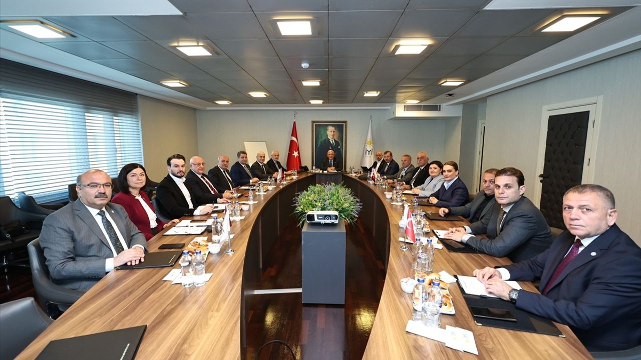 İYİ Parti Genel Başkanı Dervişoğlu, Başkanlık Divanı ile Toplandı