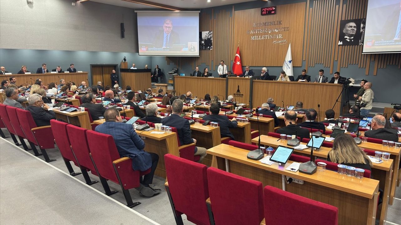 İzmir Büyükşehir Belediyesi Meclisi 2024 Yılı Denetim Komisyonu Raporunu Görüşürdü