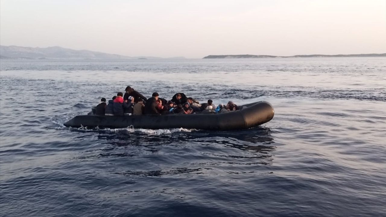 İzmir Çeşme Açıklarında 41 Düzensiz Göçmen Yakalandı