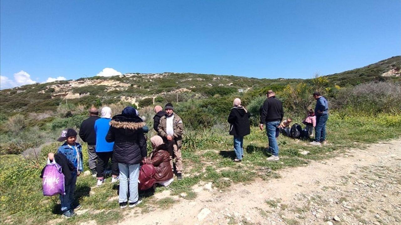 İzmir'de 74 Düzensiz Göçmen Yakalandı