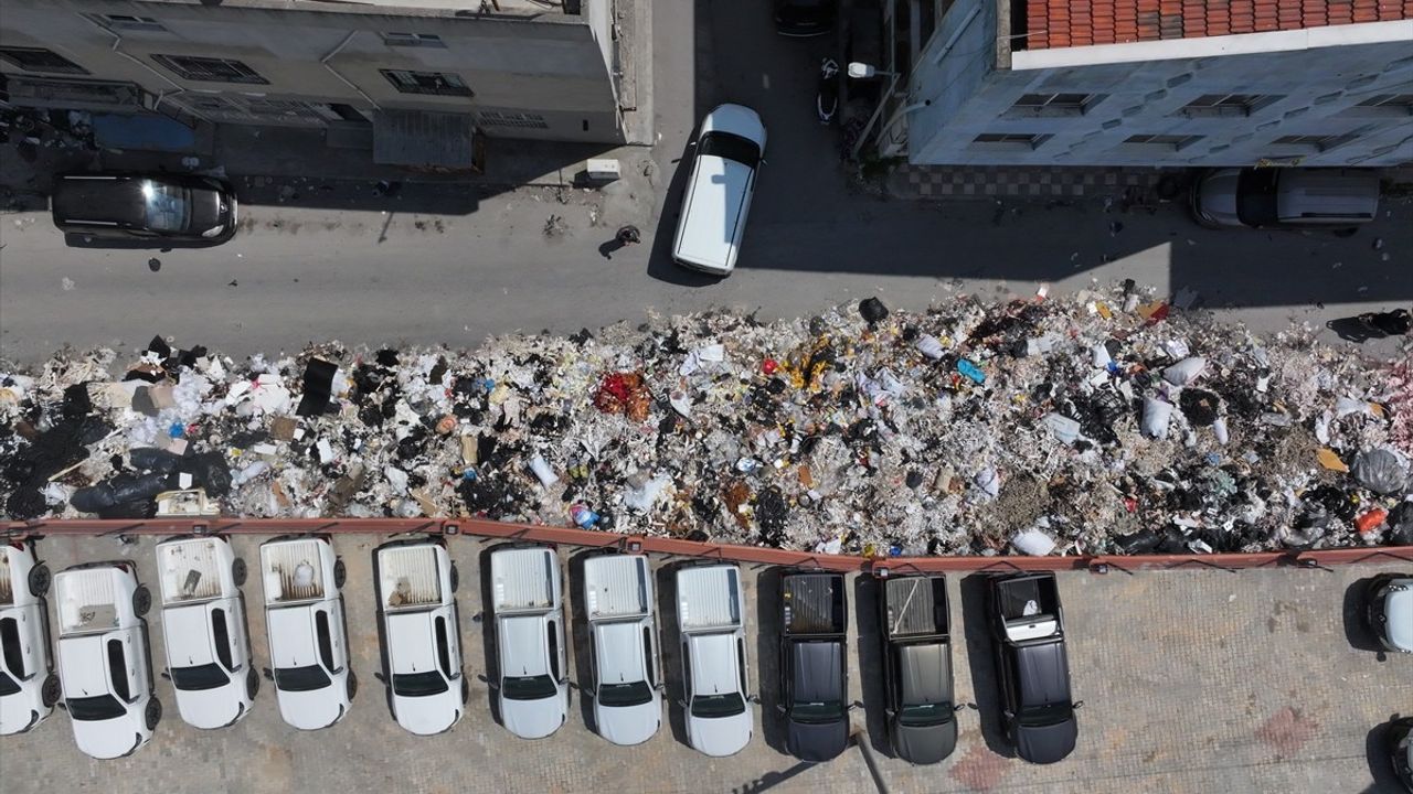 İzmir'de Ayakkabıcılar Sitesi'nde Atık Sorunu Tehlike Oluşturuyor