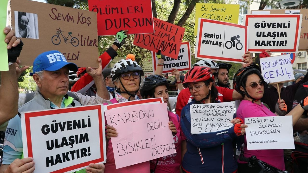 İzmir'de Bisikletlilerden Başkan Tugay'a Protesto