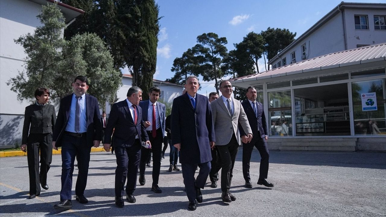 İzmir'de Öğrenciler Atıklarla Kantin Alışverişi Yapabilecek