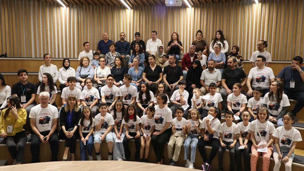 İzmir'de Öğrenciler Telsizle Japon Astronotla Bağlantı Kurdu