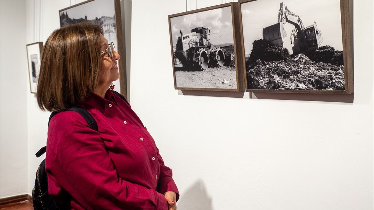 İzmir'de 'Peccioli' Temalı Fotoğraf Sergisi Açıldı