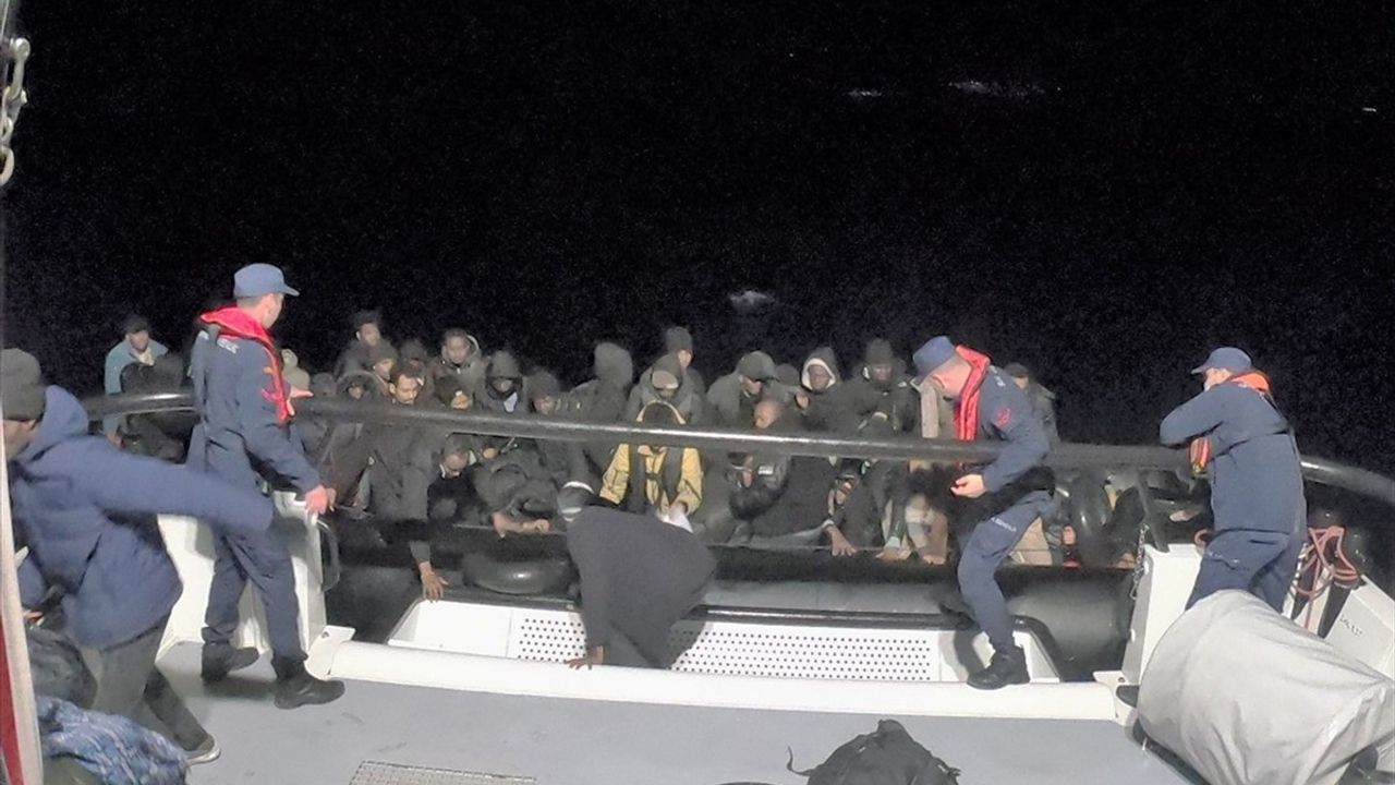 İzmir Dikili Açıklarında 46 Düzensiz Göçmen Yakalandı