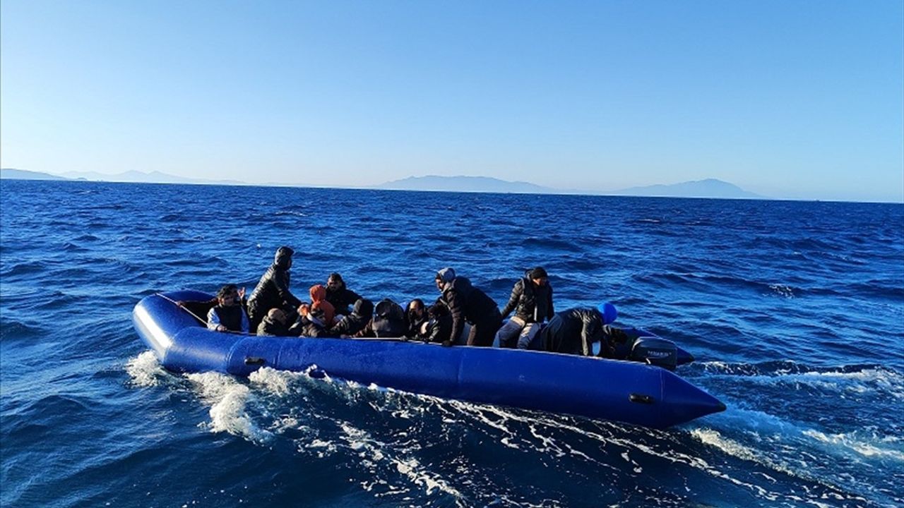 İzmir Seferihisar Açıklarında 26 Düzensiz Göçmen Yakalandı