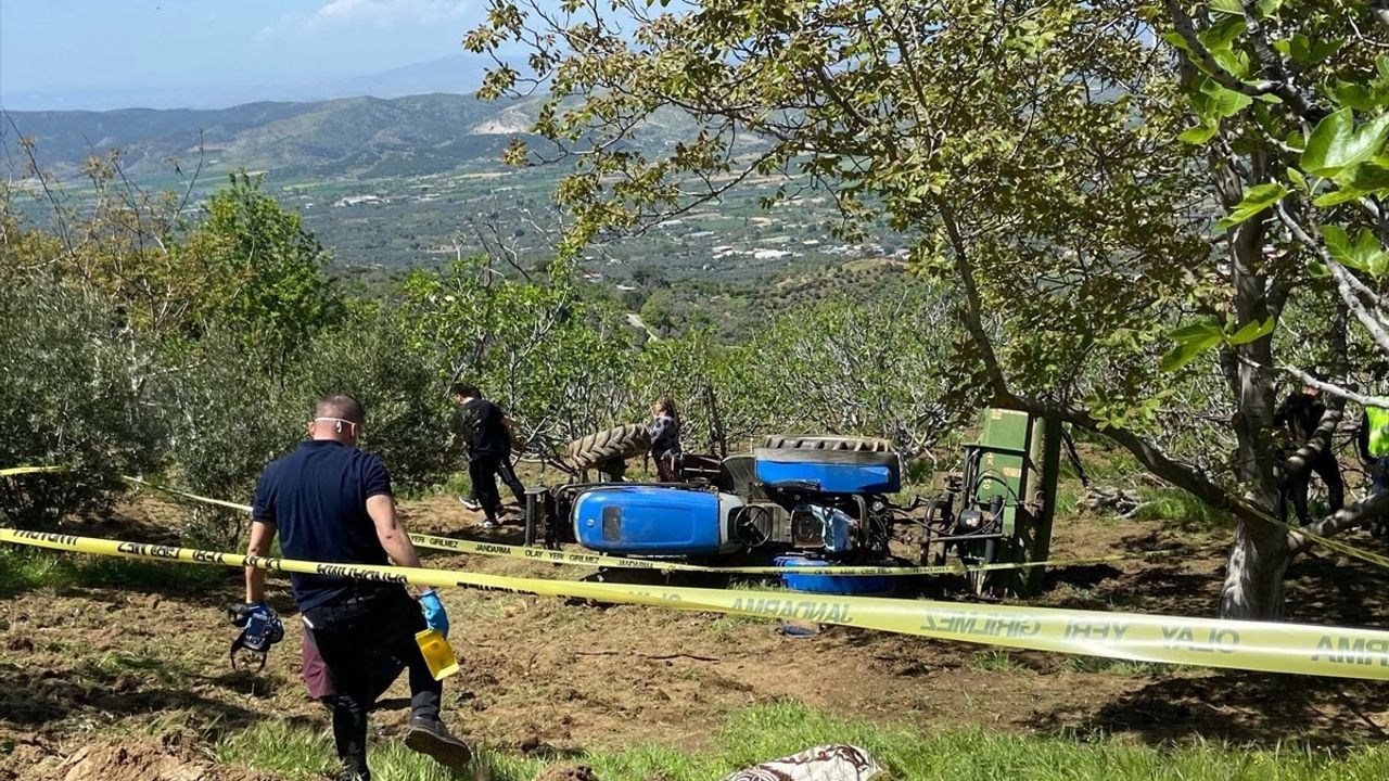 İzmir Tire'de Traktör Devrildi: Sürücü Hayatını Kaybetti