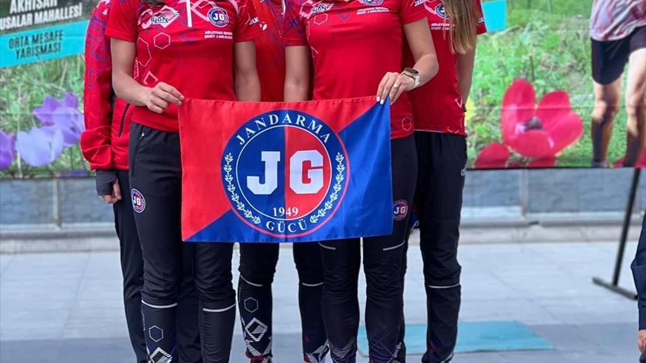 Jandarma Sporcuları Türkiye Oryantiring Şampiyonası'nda 12 Madalya Kazandı