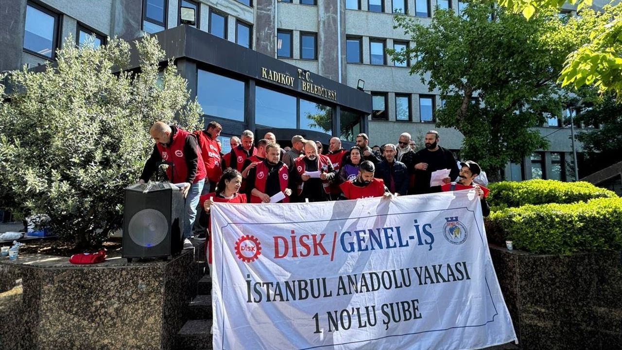 Kadıköy Belediyesi Çalışanlarının Ücret Ödemeleri Protesto Edildi