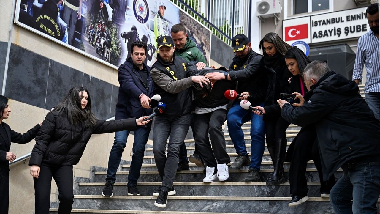 Kadıköy'de Bıçaklı Saldırıda Ölen Minguzzi'nin Ailesini Tehdit Eden 5 Şüpheli Adliyeye Sevk Edildi