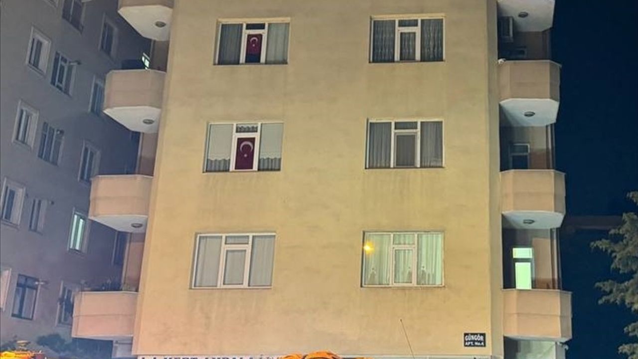 Kadıköy'deki Dairede Balkon Çöktü