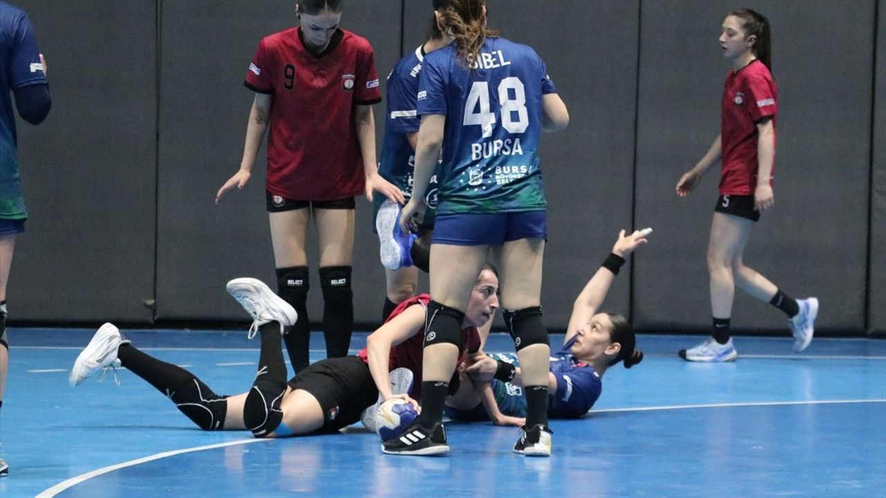 Kadınlar Hentbol Süper Lig Play-Off: Adasokağı, Bursa'yı Deplasmanda Geçti