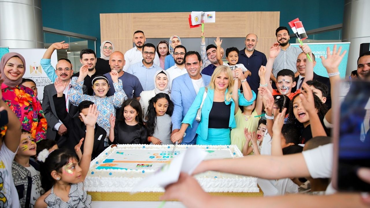 Kahire Yunus Emre Enstitüsü, 23 Nisan'ı En-Nas Çocuk Hastanesi'nde Kutladı