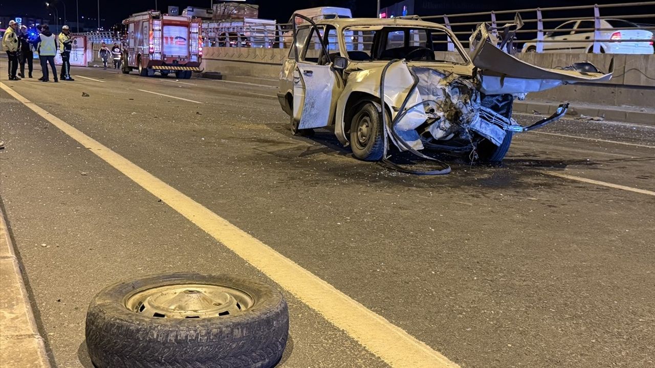 Kahramanmaraş'ta Kamyonet ve Otomobil Çarpıştı: 1 Yaralı