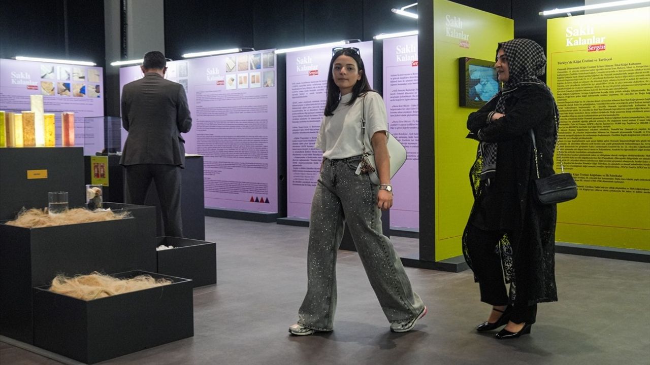 Kahramanmaraş'ta 'Saklı Kalanlar' Sergisi Sanatseverlerle Buluştu