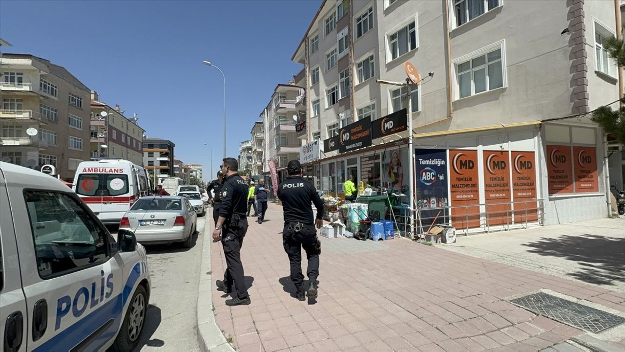 Karaman'da Eşini Bıçakla Rehin Alan Şüpheli Polis Tarafından İkna Edildi