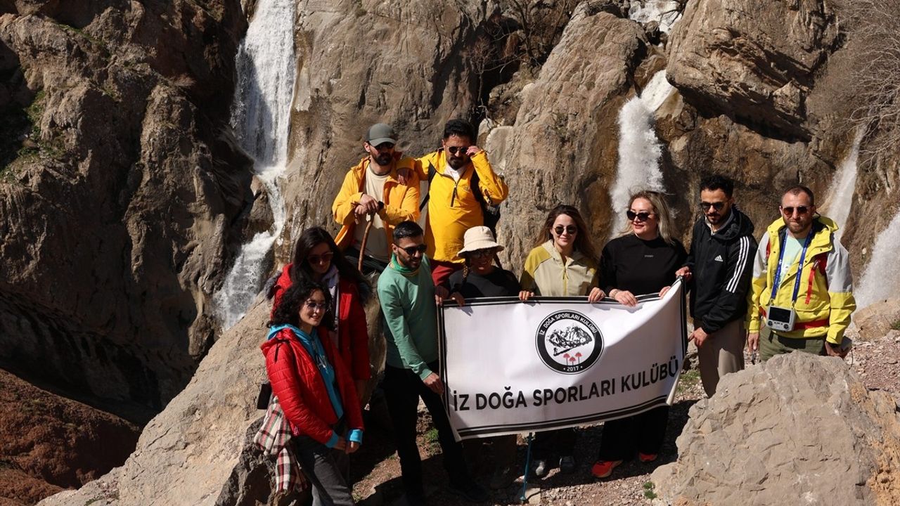 Karların Erimesi Marinüs Şelalesi'ni Canlandırdı, Doğaseverleri Ağırlıyor