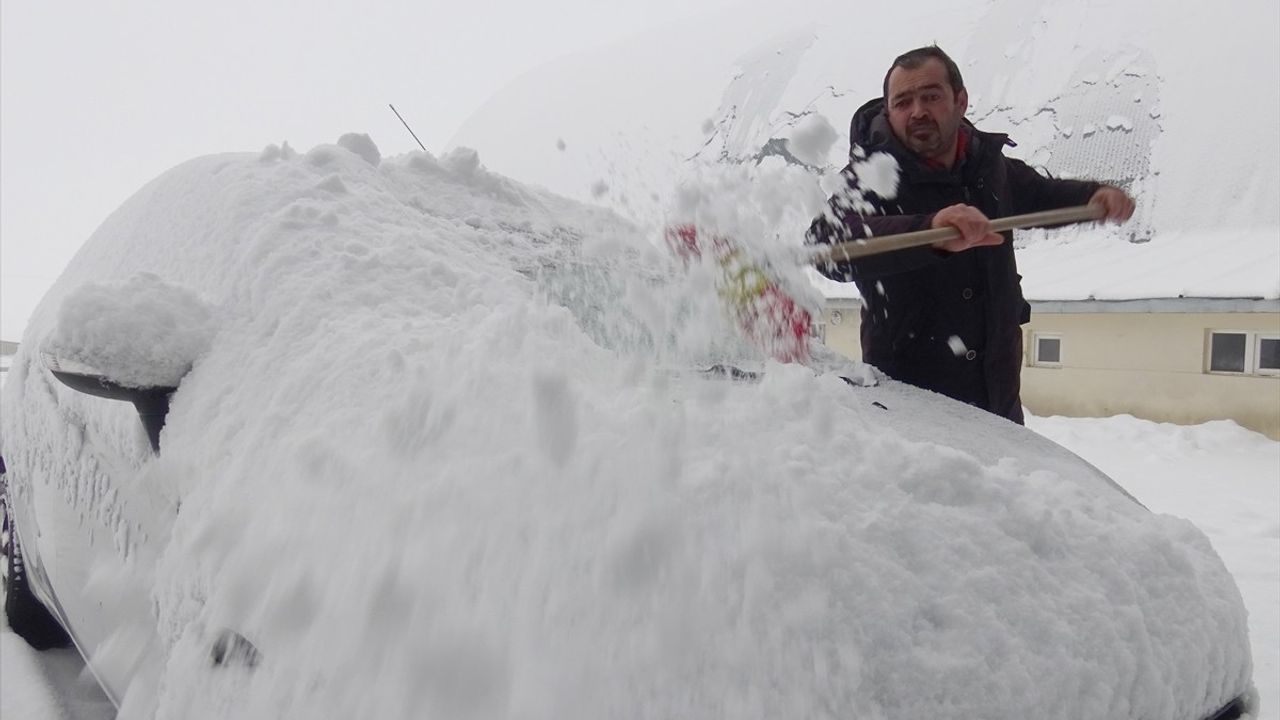 Kars'ta Kar Yağışı Şehirleri Beyaza Bürüdü