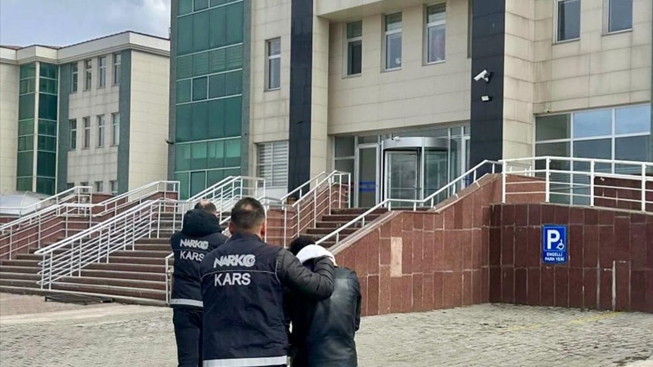 Kars'ta Uyuşturucu Operasyonu: 2 Zanlı Tutuklandı