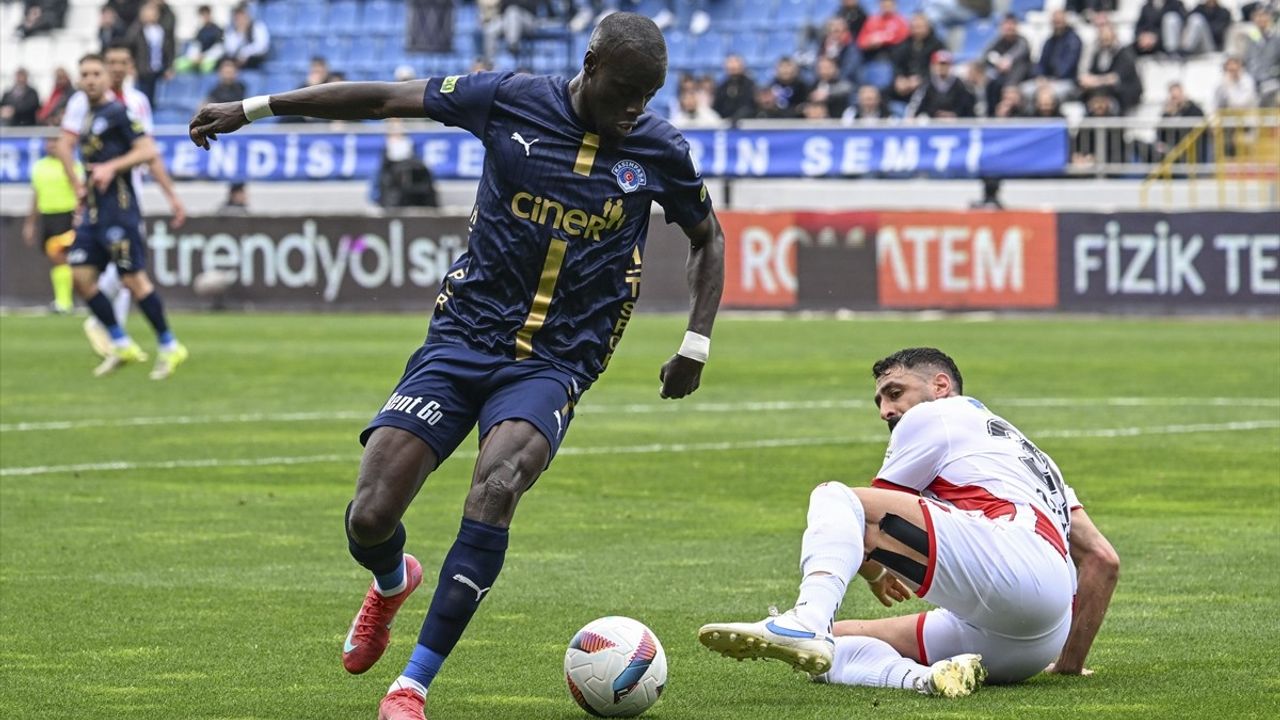 Kasımpaşa, Net Global Sivasspor'u 2-0 ile Geçti: İlk Yarının Özeti