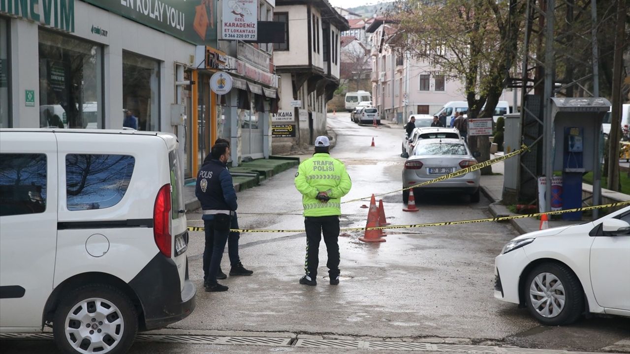Kastamonu'da Apartmanda El Bombası Bulundu