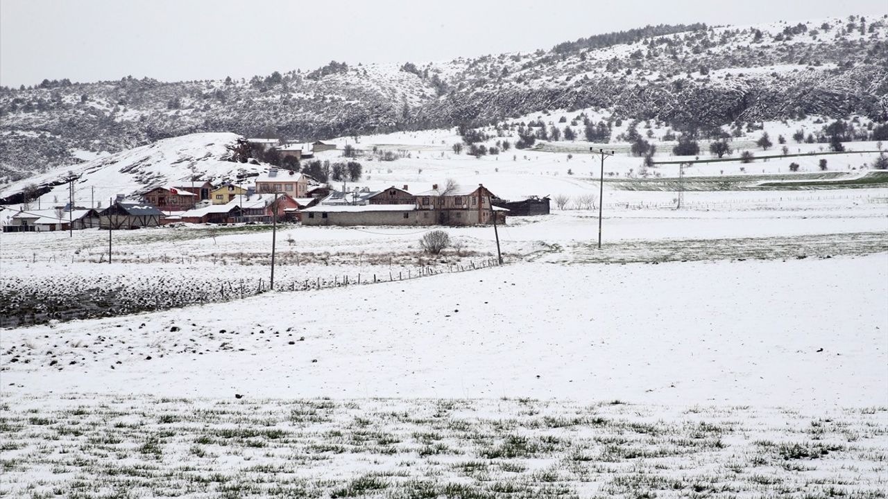 Kastamonu'da Nisan Ayında Kar Yağışı Etkisini Gösteriyor
