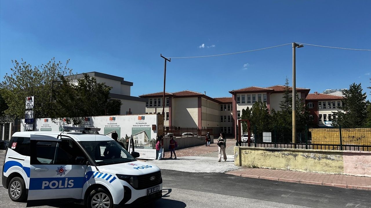 Kayseri'de Eski Eşi Tarafından Bıçaklanan Kadın Hastaneye Kaldırıldı