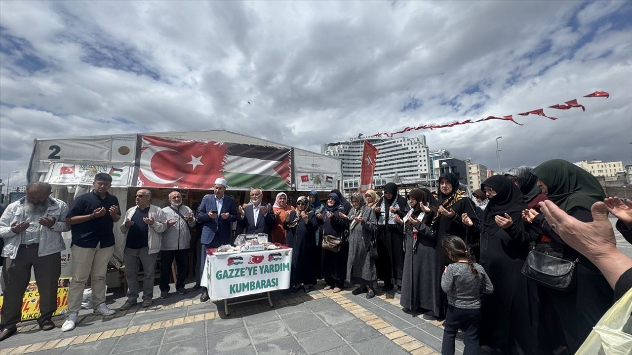 Kayseri'de Kadınlar Gazze İçin Kur'an-ı Kerim Okuyup Dua Etti