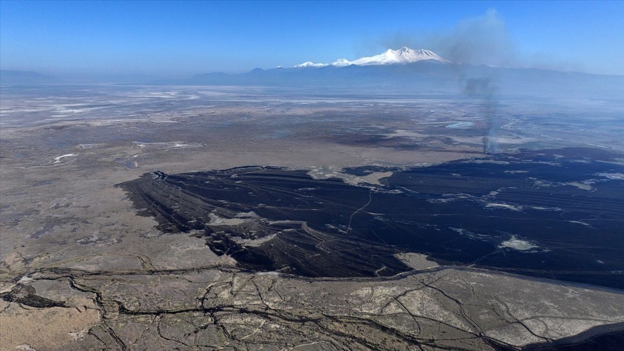 Kayseri'de Sultan Sazlığı Milli Parkı'nda Yangın Kontrol Altına Alındı