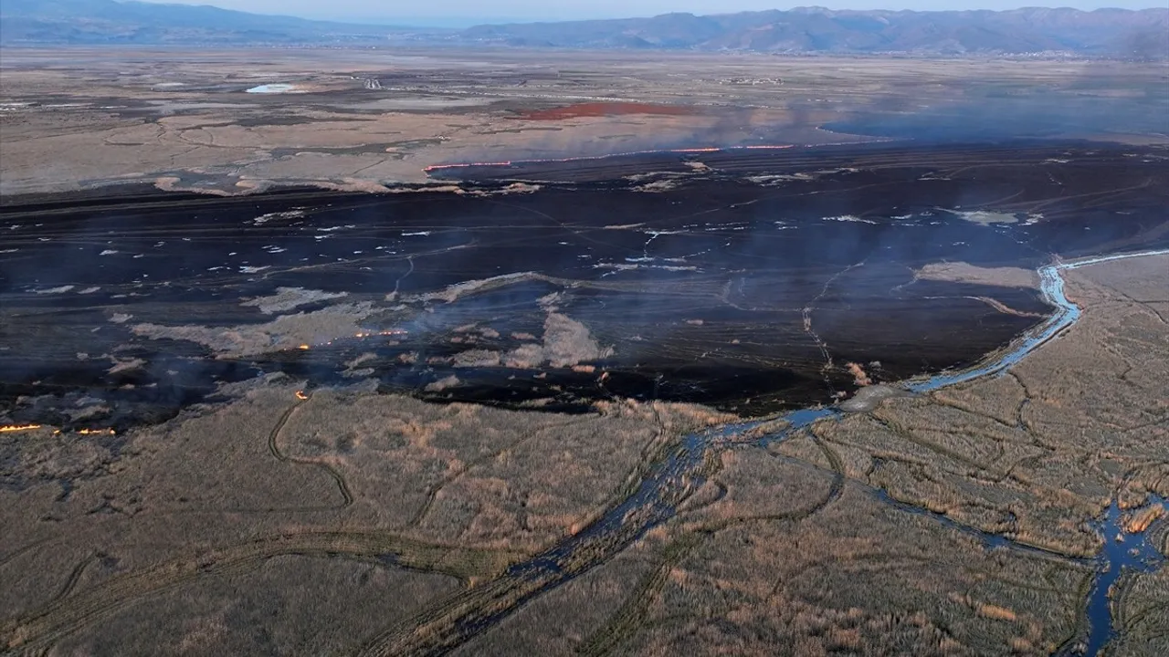 Kayseri'deki Sultan Sazlığı Milli Parkı'nda Yangın Çıktı