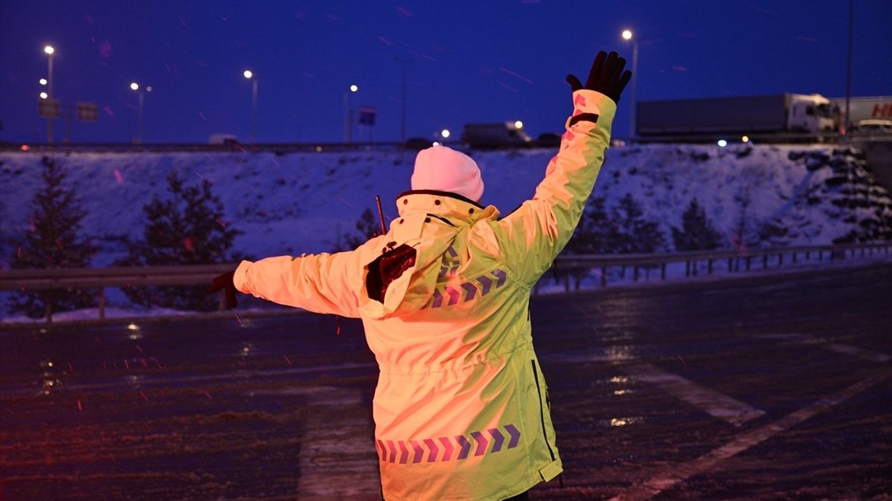 Kayseri-Kahramanmaraş Kara Yolu Kar ve Tipi Nedeniyle Ulaşıma Kapatıldı