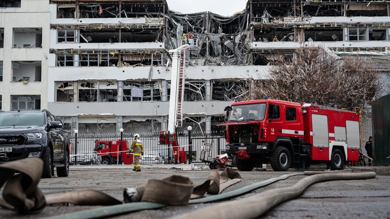 Kiev'e Yapılan Hava Saldırısında 1 Kişi Hayatını Kaybetti