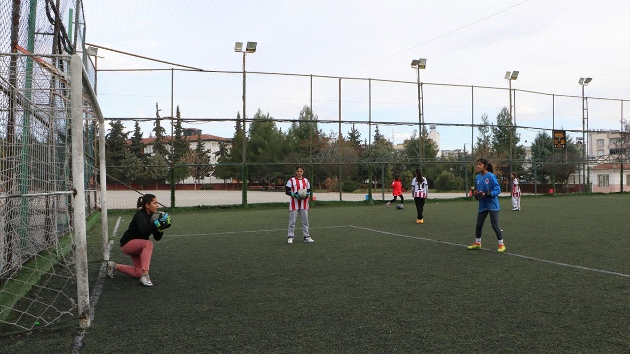 Kilis'in Kız Futsal Takımı Türkiye Şampiyonası İçin Hazırlanıyor