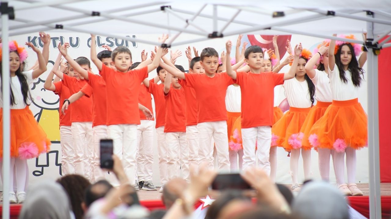 Kırgızistan'da 23 Nisan Ulusal Egemenlik ve Çocuk Bayramı Coşkuyla Kutlandı