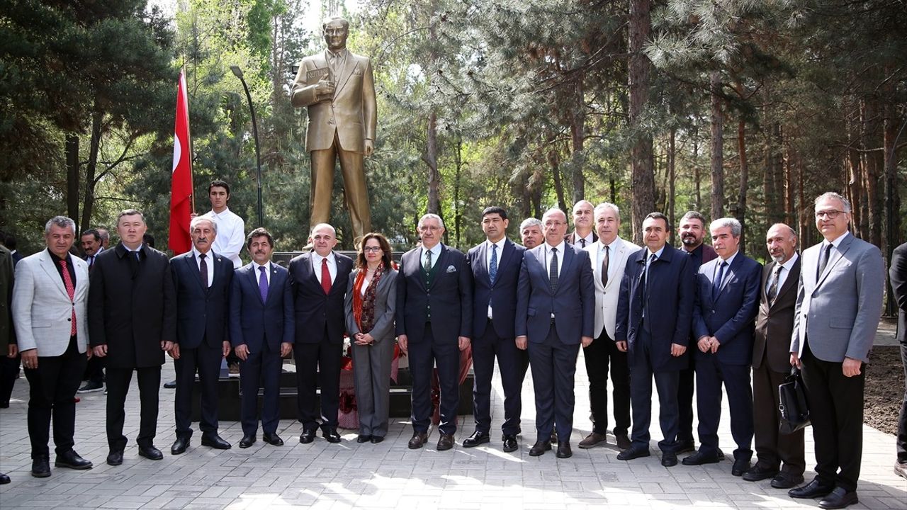 Kırgızistan'da 23 Nisan Ulusal Egemenlik ve Çocuk Bayramı Kutlandı