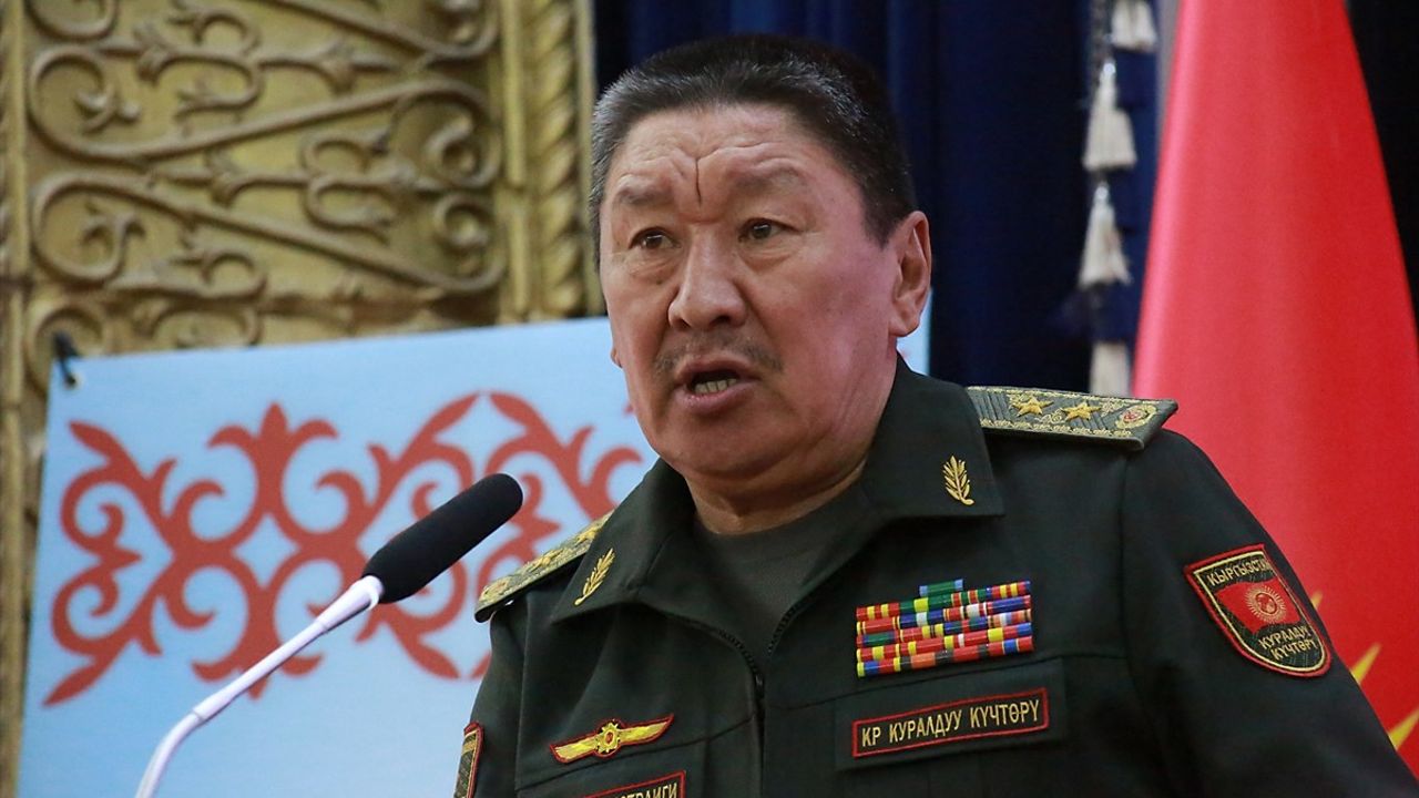 Kırgızistan Savunma Bakanı Bekbolotov: Tacikistan ile Sınır Bölgesi Silahsızlandırılacak