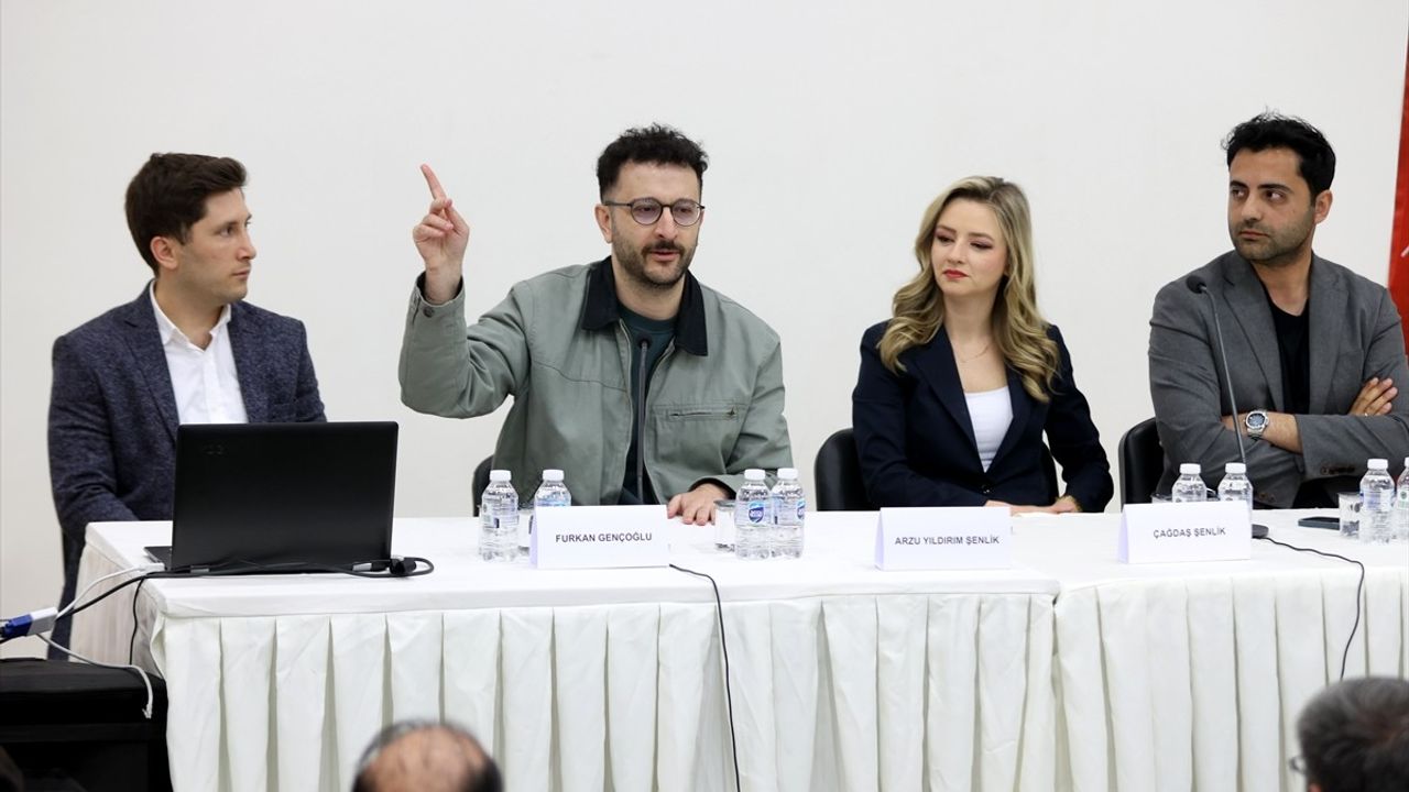 Kırklareli Üniversitesinde 'Sahada ve Stüdyoda Habercilik' Konferansı Düzenlendi