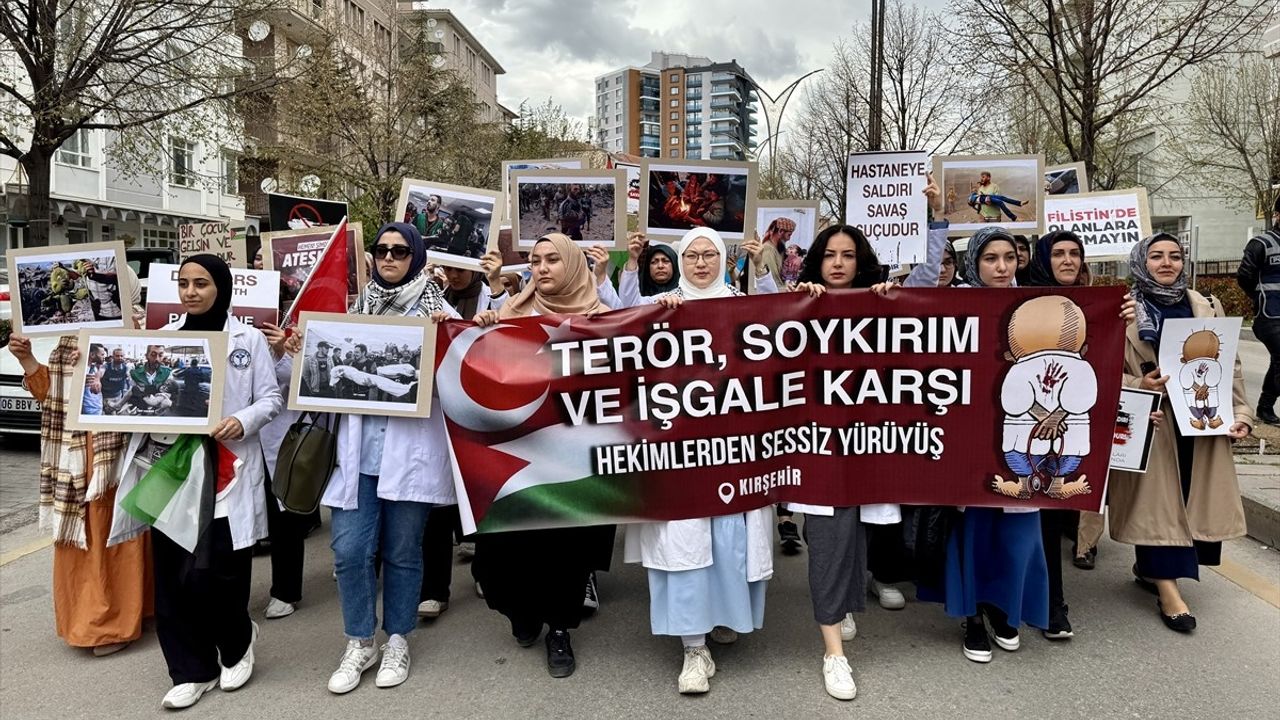 Kırşehir ve Sivas'ta Gazze'ye Destek Yürüyüşü Düzenlendi