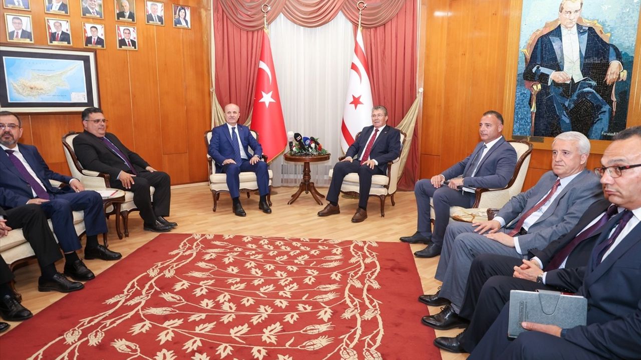 KKTC Başbakanı Ünal Üstel, YÖK Başkanı Prof. Dr. Erol Özvar'ı Ağırladı