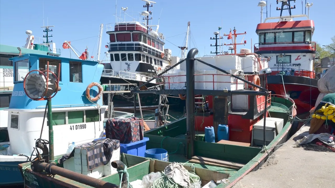 Kocaeli'de Balıkçılar Av Yasağıyla Tekne ve Ağ Bakımına Geçti