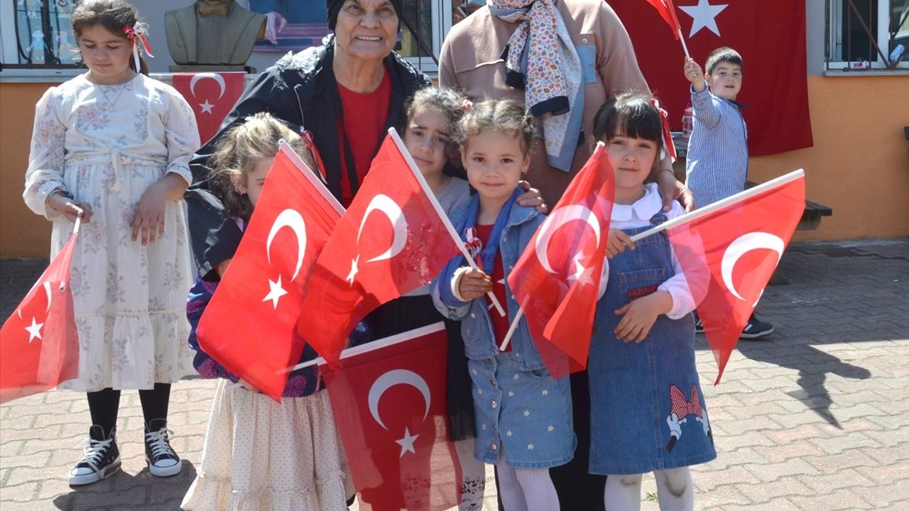 Kocaeli'de Huzurevi Sakinleri Çocuklarla Buluştu