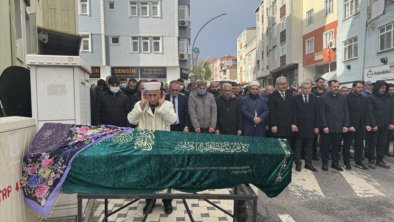 Kocaeli'de Menenjit Nedeniyle Hayatını Kaybeden Çocuğun Cenazesi Defnedildi