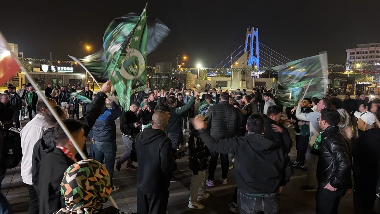 Kocaelispor, 16 Yıl Aradan Sonra Süper Lig'e Yükseldi