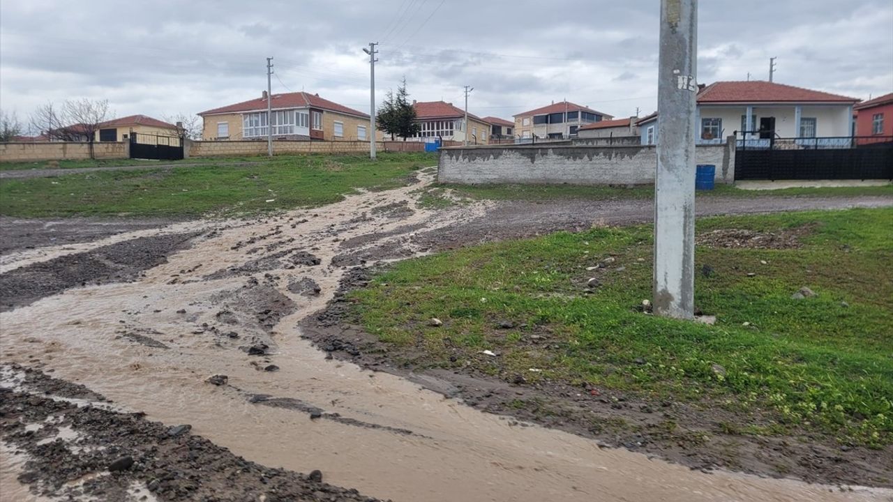 Konya'nın Kulu İlçesinde Şiddetli Yağışlar Su Baskınlarına Yol Açtı
