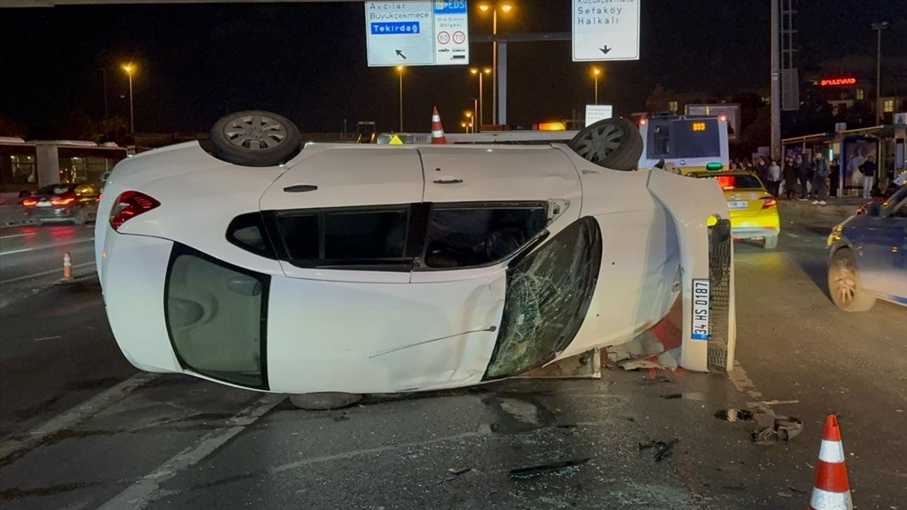 Küçükçekmece'de Takla Atan Otomobilin Sürücüsü Yaralandı